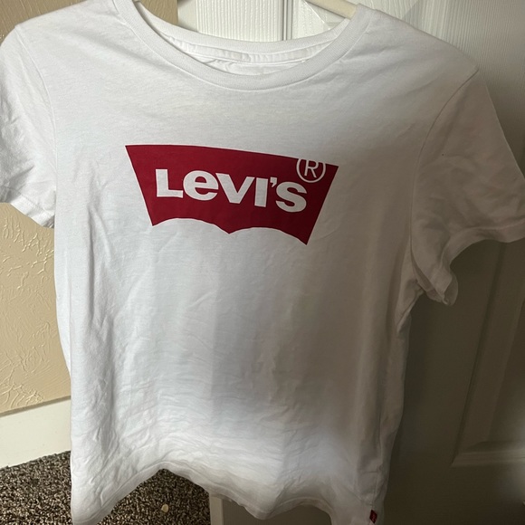 White Levi’s Tee - Picture 1 of 1